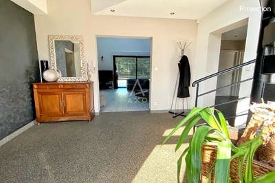 Maison - 275 m² - 8 pièces