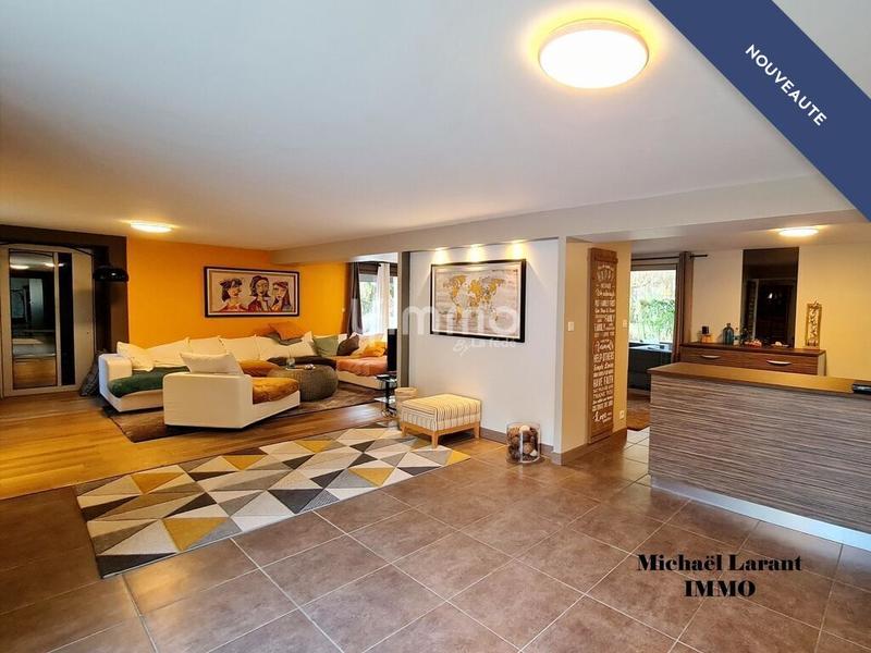 Propriété - 484 m² - 7 pièces