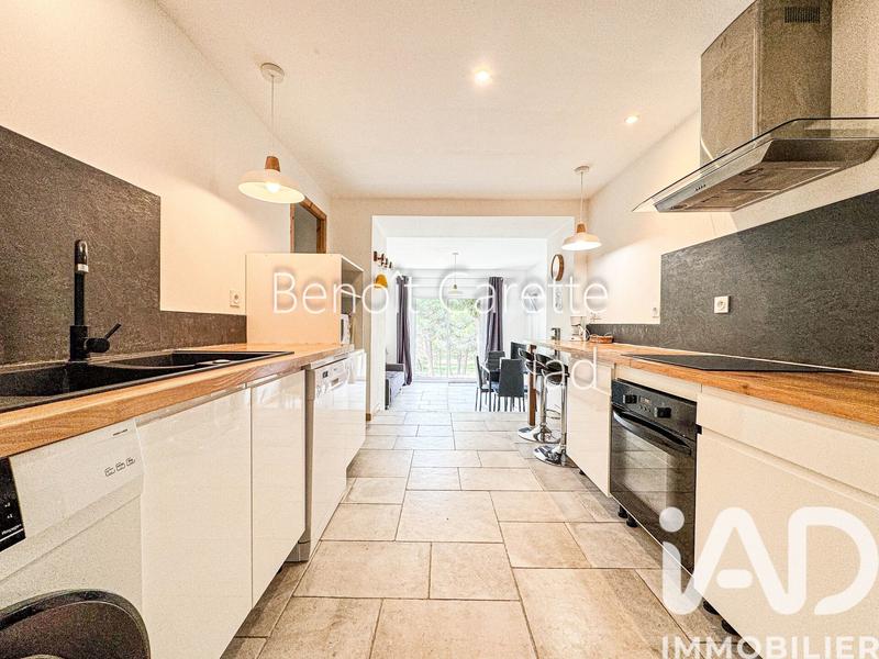 Maison - 180 m² - 8 pièces