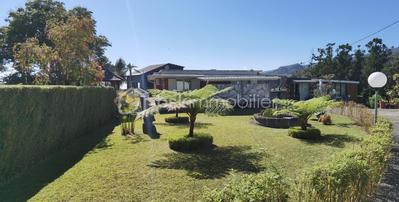 Villa - 267 m² - 8 pièces