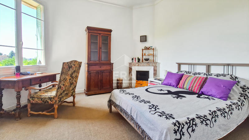 Maison - 180 m² - 9 pièces