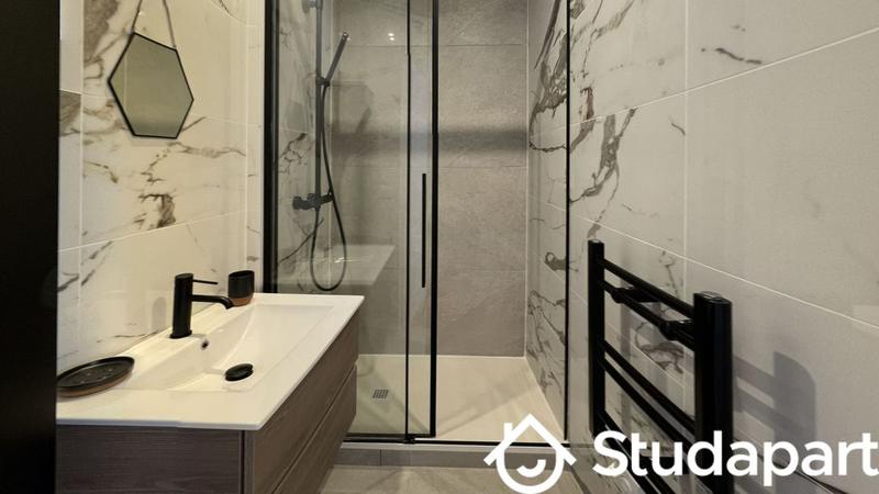 Chambre - 95 m² - 1 pièce