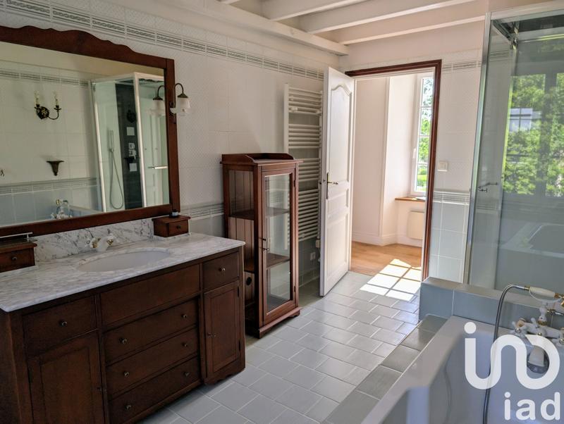 Maison - 369 m² - 9 pièces