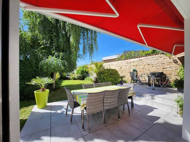 Maison - 218 m² - 9 pièces