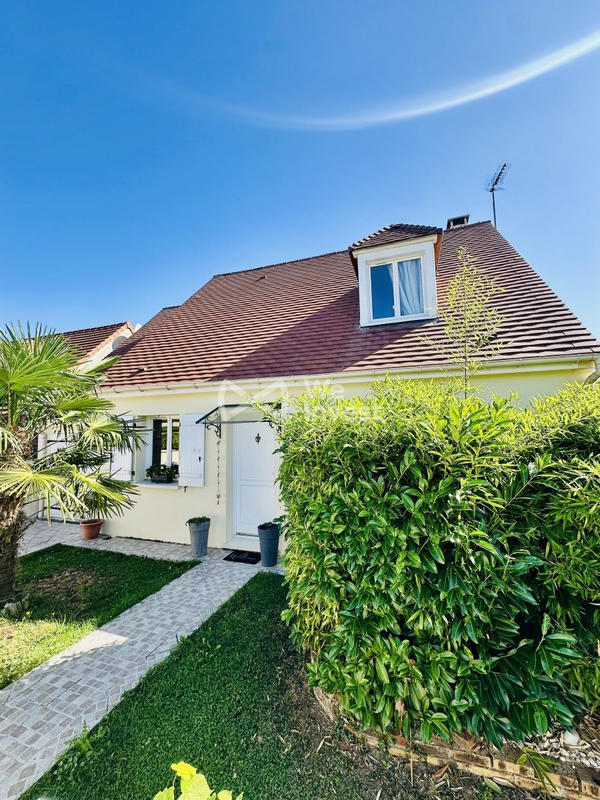 Maison traditionnelle - 110 m² - 5 pièces