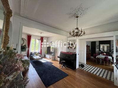 Maison ancienne - 177 m² - 10 pièces