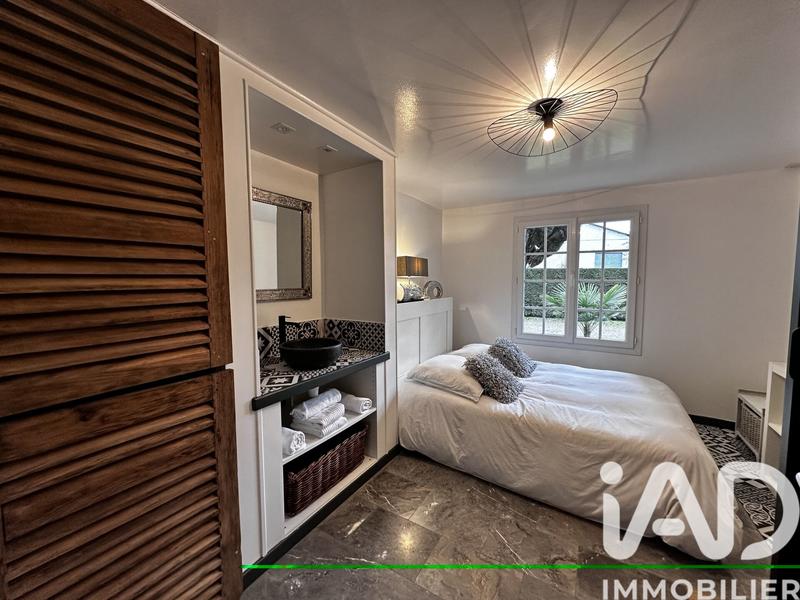 Maison - 300 m² - 8 pièces