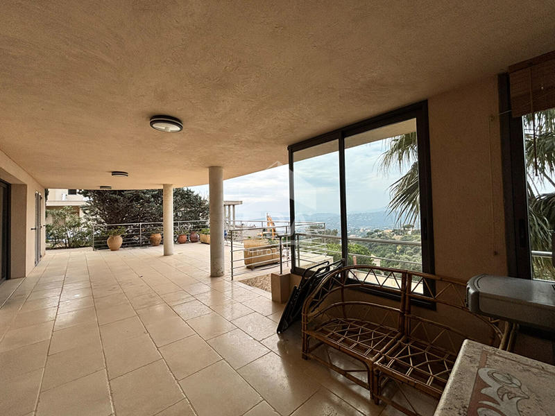 Maison - 225 m² - 7 pièces