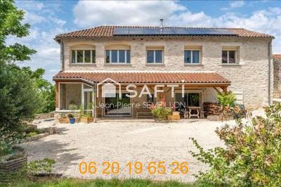 Maison - 250 m² - 7 pièces