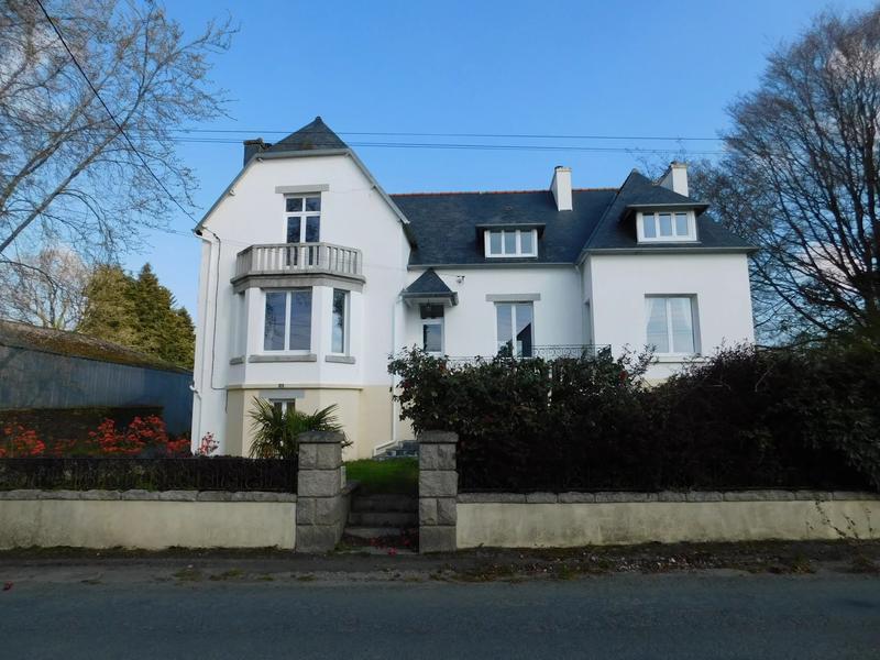 Maison - 235 m² - 11 pièces