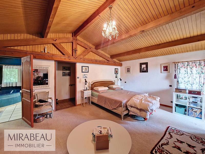 Maison - 252 m² - 7 pièces