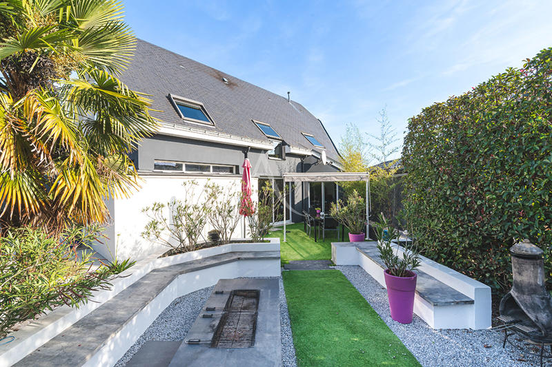 Maison - 181 m² - 6 pièces