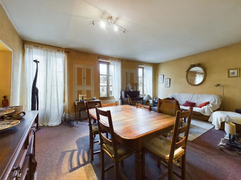 Maison - 220 m² - 8 pièces