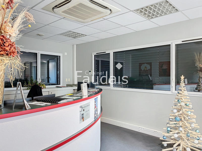 Bureau - 570 m²