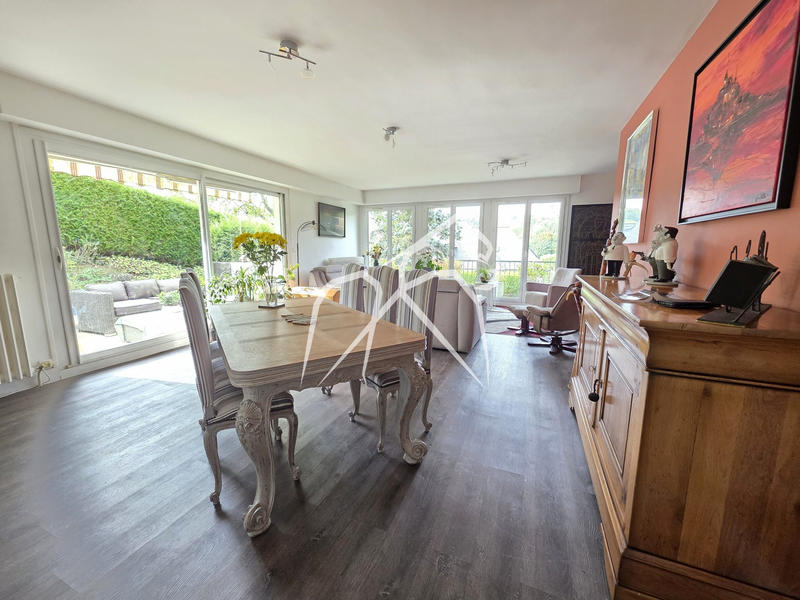 Maison - 220 m² - 7 pièces