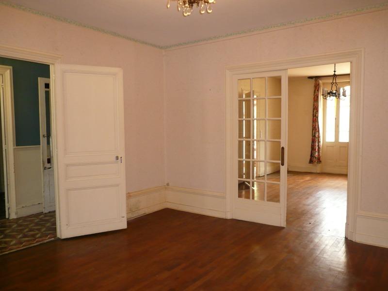 Maison - 261 m² - 12 pièces