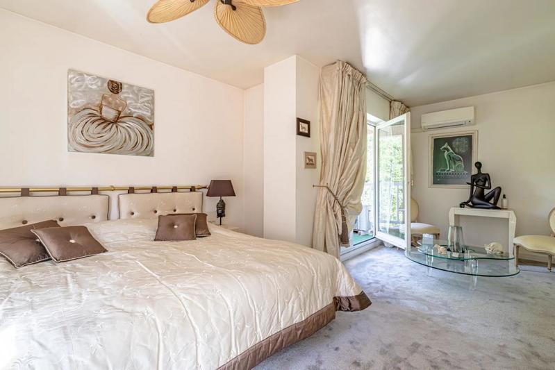 Propriété - 289 m² - 9 pièces