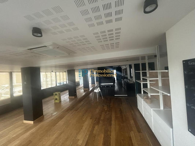 Local commercial - 347 m² - 5 pièces