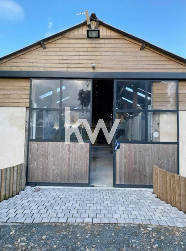 Maison - 220 m² - 7 pièces