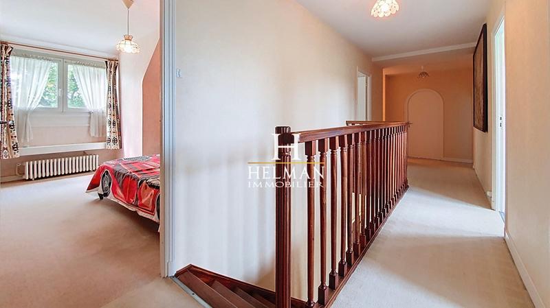 Maison - 245 m² - 10 pièces