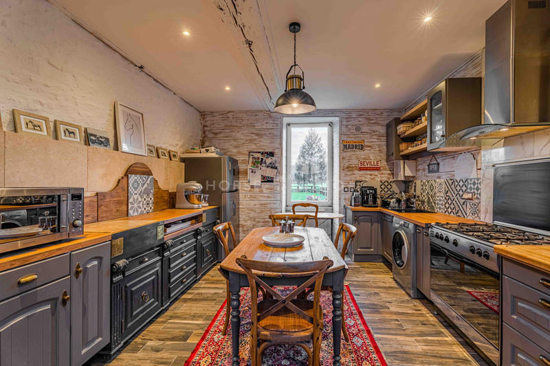 Maison - 380 m² - 14 pièces