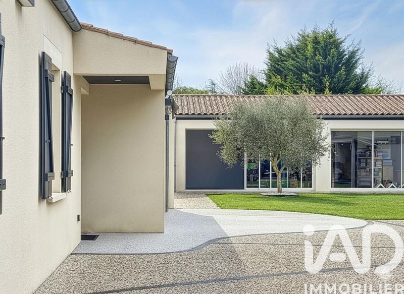 Maison - 212 m² - 8 pièces