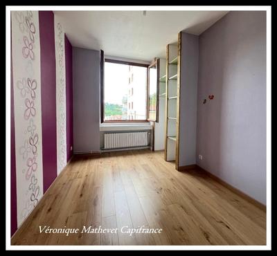 Appartement - 99 m² - 4 pièces