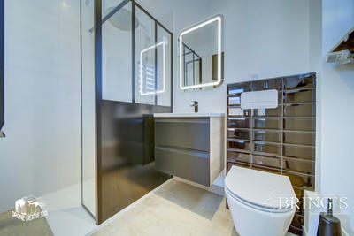 Appartement - 146 m² - 6 pièces