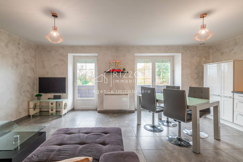 Maison - 326 m² - 11 pièces