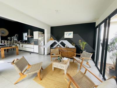 Villa - 1 300 m² - 4 pièces