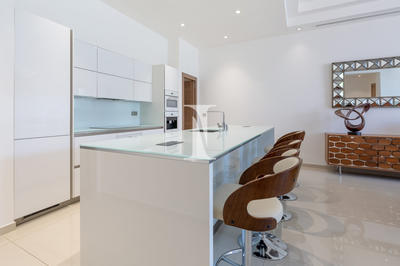 Appartement - 213 m² - 5 pièces