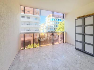 Appartement - 82 m² - 3 pièces