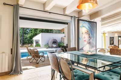 Propriété - 417 m² - 6 pièces