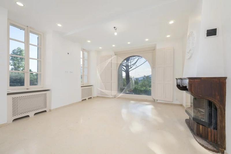 Appartement - 259 m² - 9 pièces