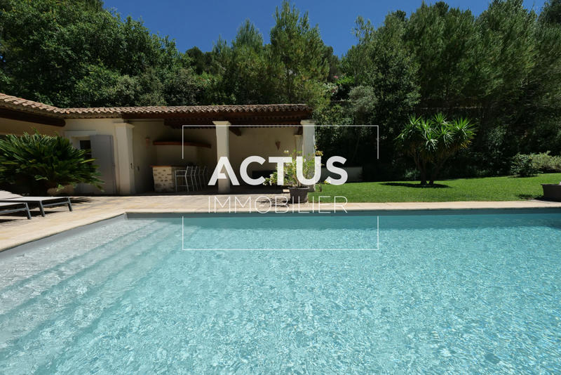 Maison - 195 m² - 9 pièces