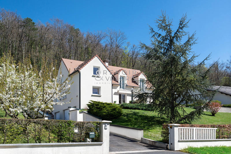 Maison - 269 m² - 7 pièces
