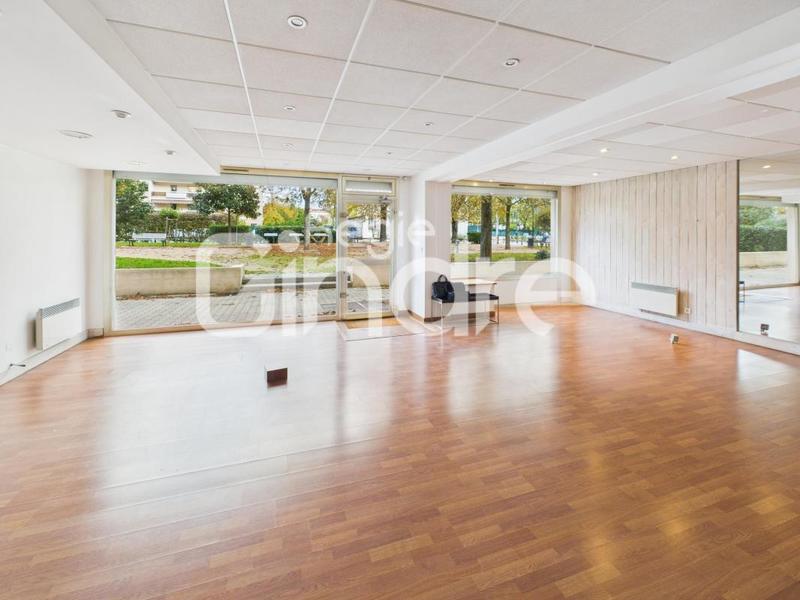 Bureau - 163 m² - 1 pièce