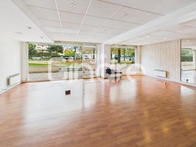 Bureau - 163 m² - 1 pièce