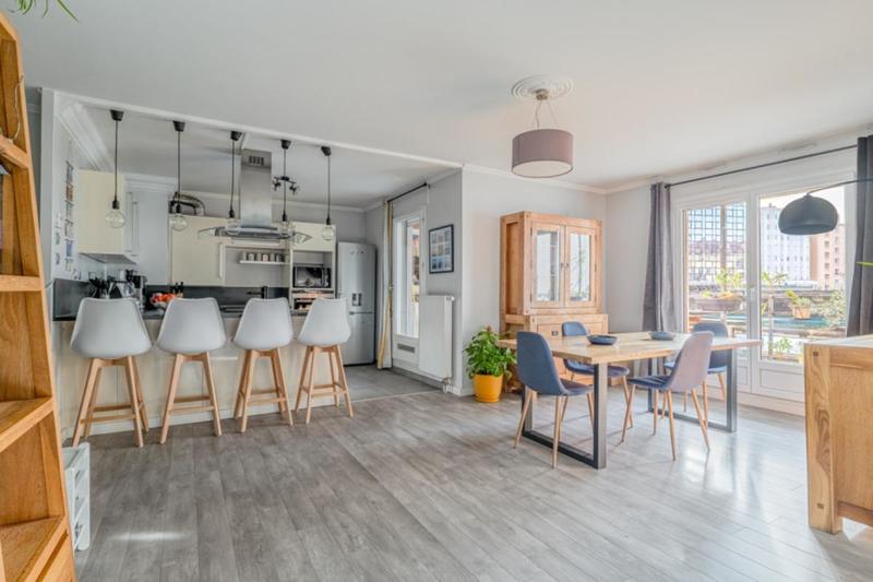 Appartement ancien - 107 m² - 4 pièces