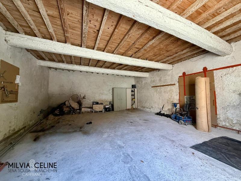 Propriété - 515 m² - 32 pièces
