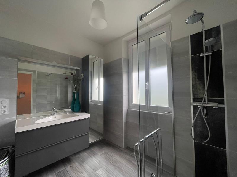 Maison - 238 m² - 8 pièces