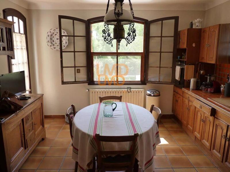 Propriété - 222 m² - 6 pièces