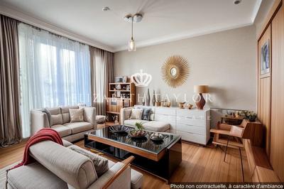 Maison - 204 m² - 9 pièces