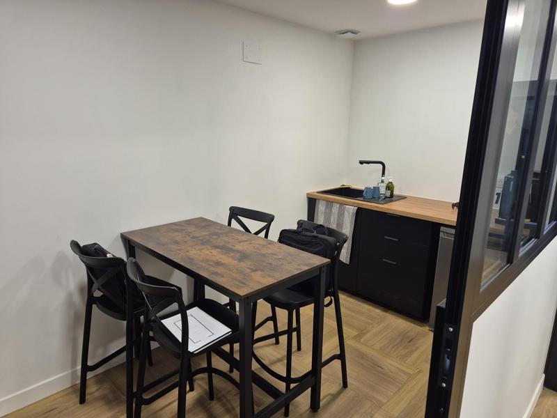 Local commercial - 230 m² - 7 pièces