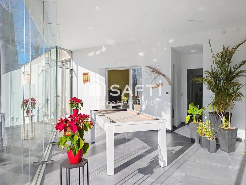 Villa - 264 m² - 9 pièces