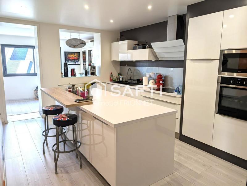 Maison - 340 m² - 10 pièces