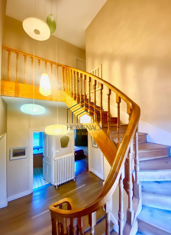 Villa - 203 m² - 8 pièces