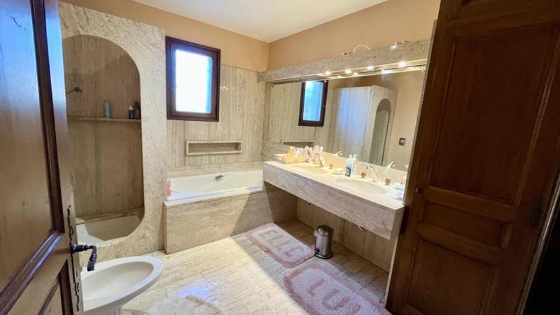 Maison - 185 m² - 5 pièces