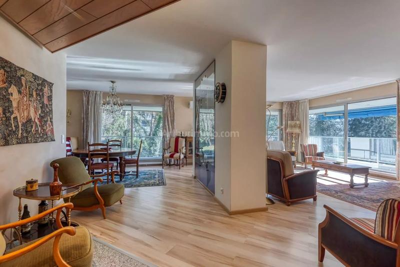 Appartement - 214 m² - 6 pièces