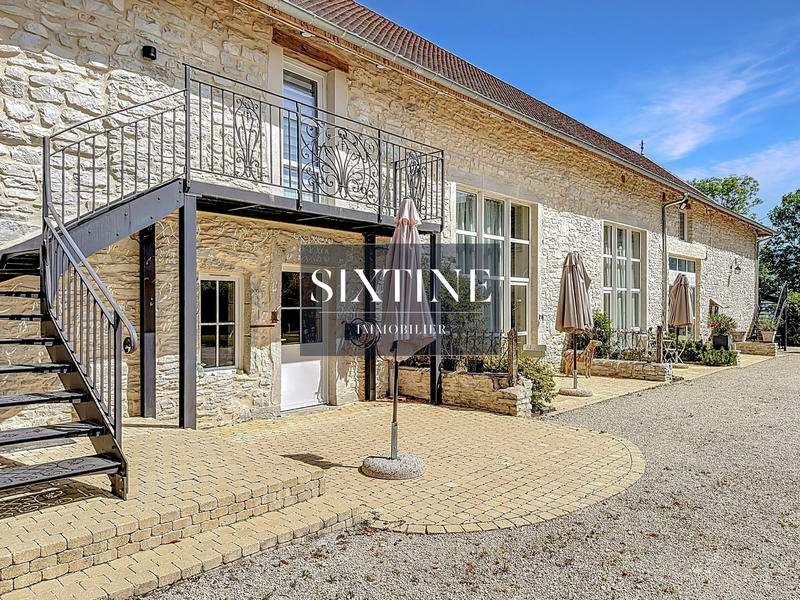 Maison ancienne - 692 m² - 16 pièces